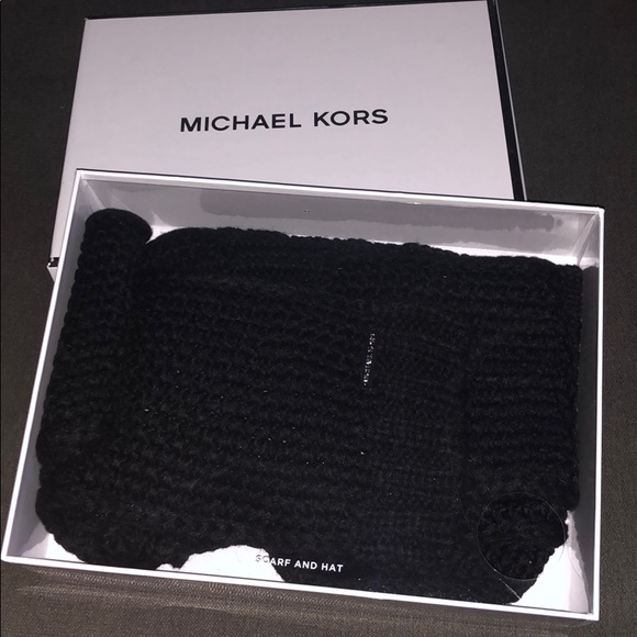 Michael Kors knitted scarf & hat set main image 4